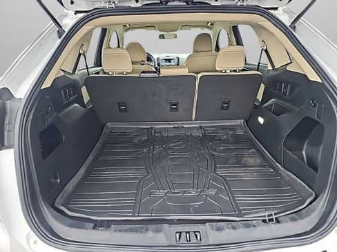 Used 2018 Ford Edge SE w/ Cargo Accessory Package image 10