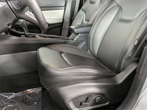 Certified 2025 Jeep Compass Limited image 10