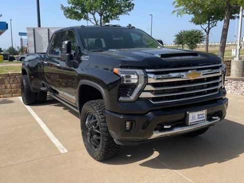 Used 2025 Chevrolet Silverado 3500 High Country w/ High Country Premium Package AWD/4WD image 3