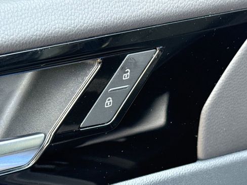 Used 2024 Volkswagen Jetta SEL FWD image 19