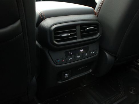 Used 2025 Honda Pilot TrailSport image 22