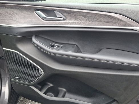 Used 2022 Jeep Grand Cherokee L Limited image 11