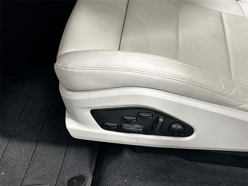 Certified 2024 Porsche Macan Turbo Electric AWD/4WD image 34