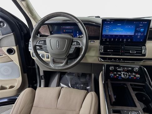 Used 2024 Lincoln Navigator L Reserve AWD/4WD image 25