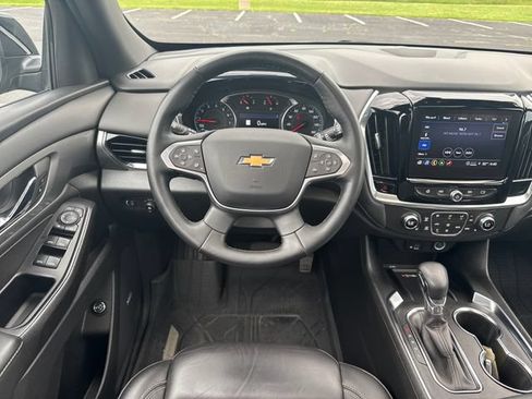 Used 2023 Chevrolet Traverse LT w/ LT Premium Package AWD/4WD image 15