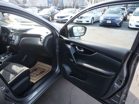 Used 2022 Nissan Rogue Sport SV image 19