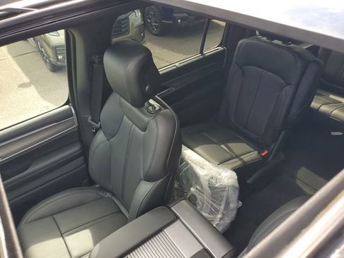 New 2026 Jeep Grand Wagoneer Limited AWD/4WD image 36
