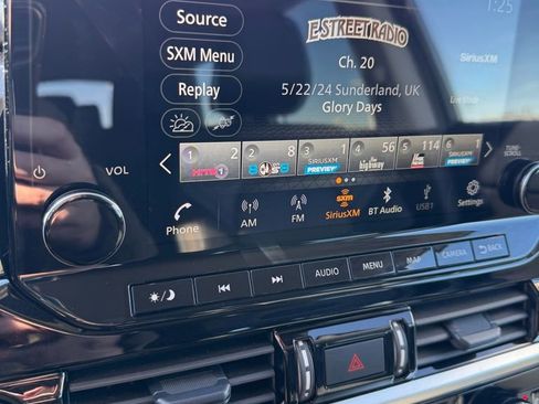 Used 2025 Nissan Pathfinder SL image 21