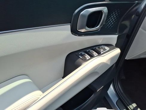 Used 2025 Kia Sorento S FWD image 4