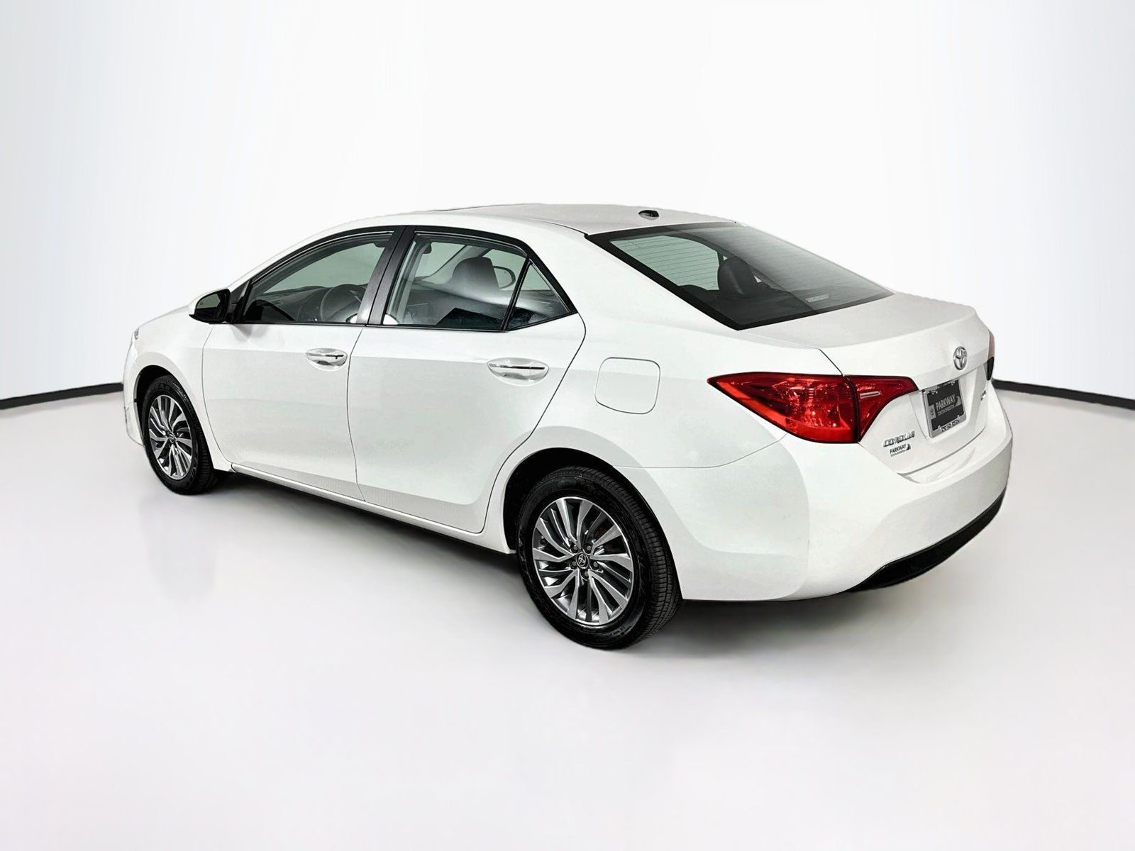 Used 2019 Toyota Corolla XLE w/ Carpet Mat Package (TMS) FWD image 5