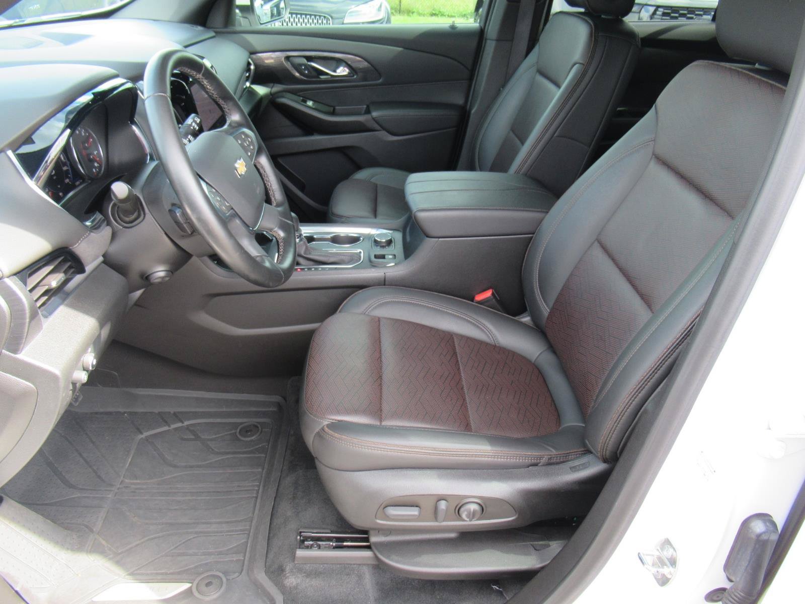Certified 2023 Chevrolet Traverse High Country FWD image 16