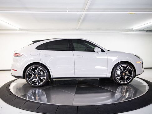 Certified 2022 Porsche Cayenne Turbo AWD/4WD image 8