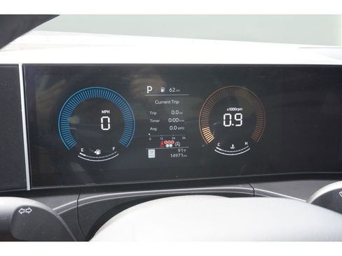 Used 2025 Hyundai Santa Fe SE FWD image 11