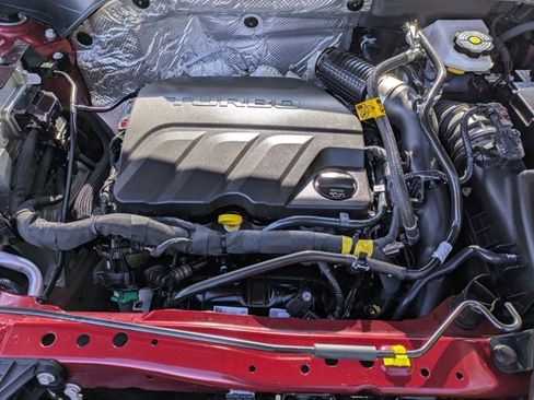 Used 2025 Chevrolet Trax LT w/ LT Convenience Package image 28