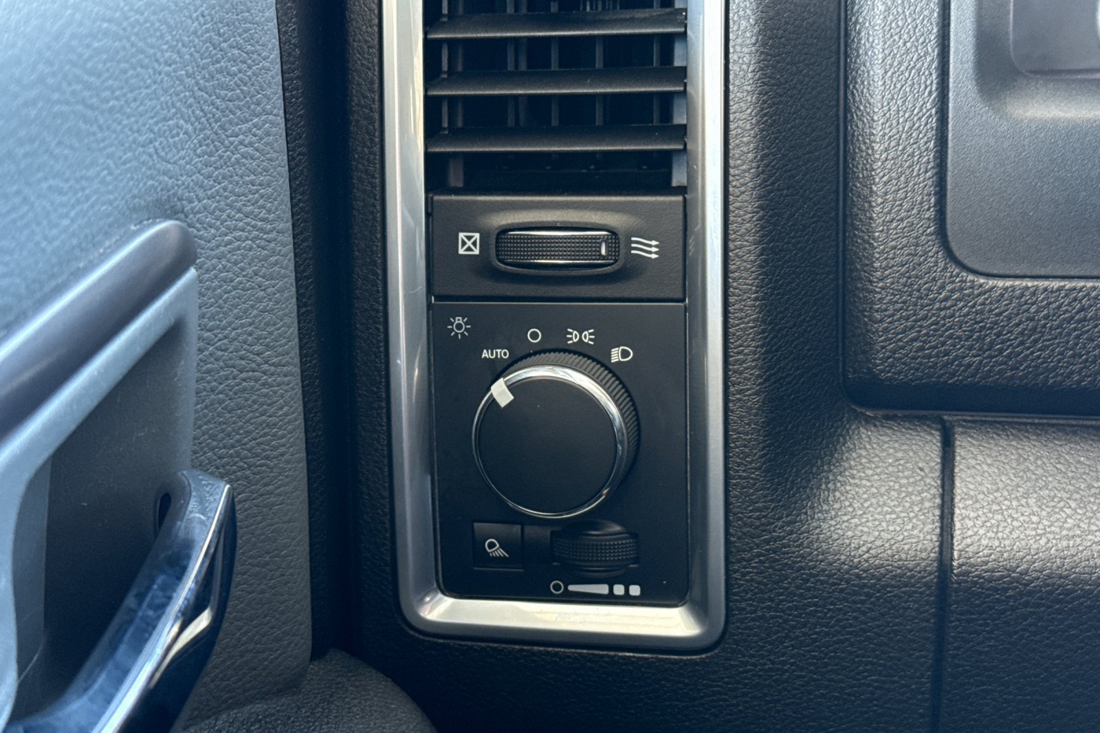 Used 2024 RAM 1500 Classic SLT RWD image 36