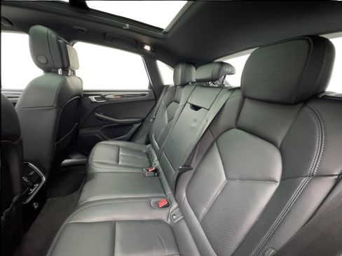 Used 2023 Porsche Macan AWD/4WD image 25