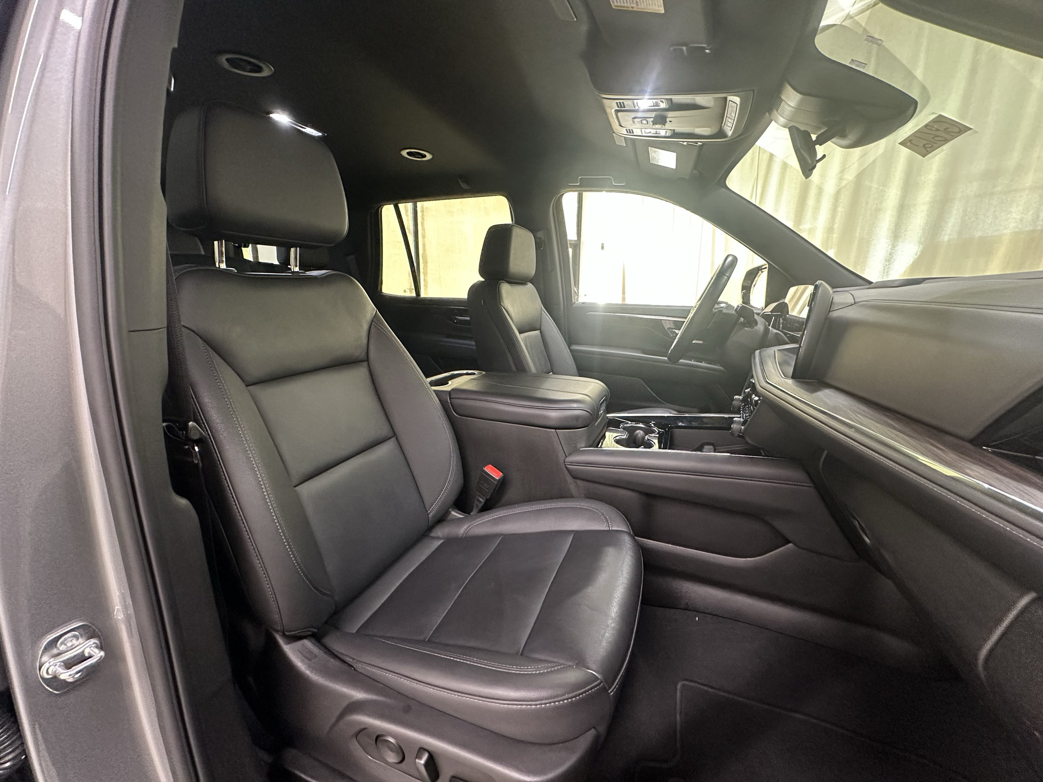 Used 2025 Chevrolet Tahoe LT AWD/4WD image 16