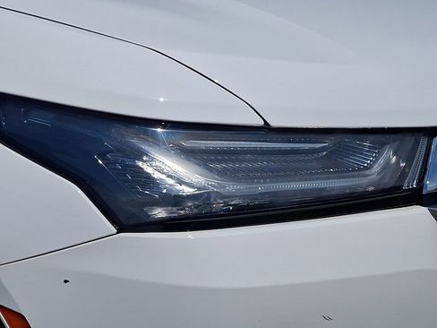 Used 2023 Chevrolet Traverse LS w/ Safety Package AWD/4WD image 9