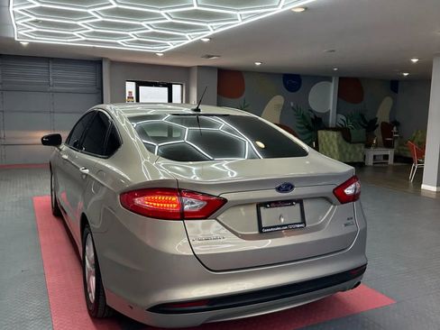 Used 2016 Ford Fusion SE image 5