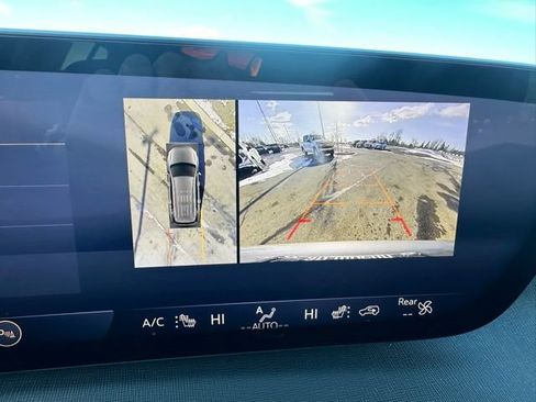 Used 2025 Buick Enclave Preferred image 27