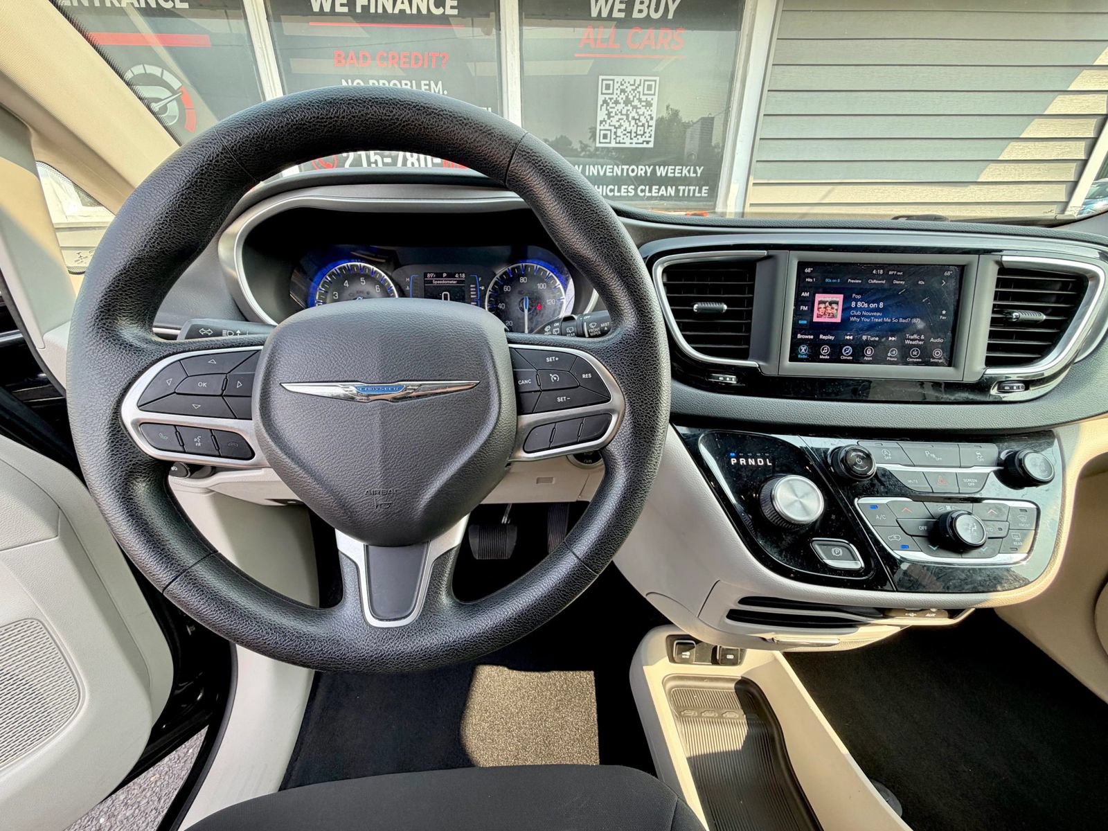 Used 2020 Chrysler Pacifica Touring w/ Tire & Wheel Group FWD image 41