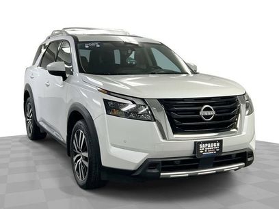 Used 2025 Nissan Pathfinder Platinum