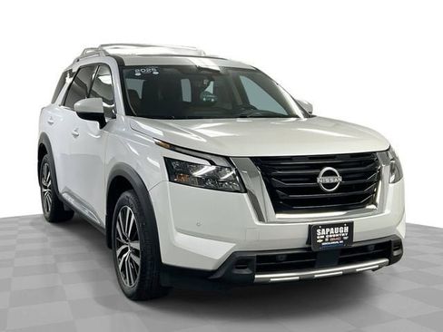 Used 2025 Nissan Pathfinder Platinum AWD/4WD image 1