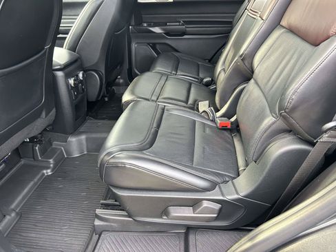 Used 2020 Ford Explorer Platinum w/ Premium Technology Package AWD/4WD image 13