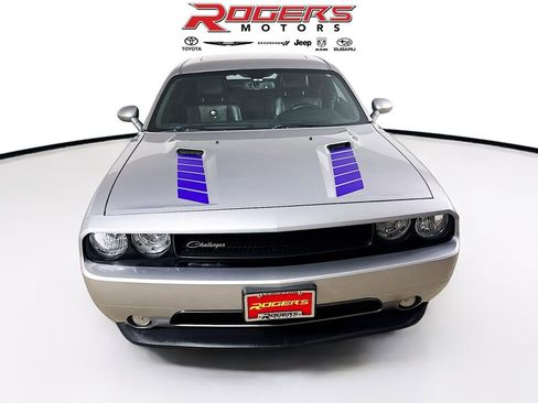 Used 2014 Dodge Challenger SXT RWD image 2