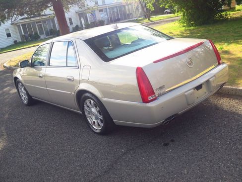 Used 2009 Cadillac DTS w/ Trunk Convenience Package FWD image 32