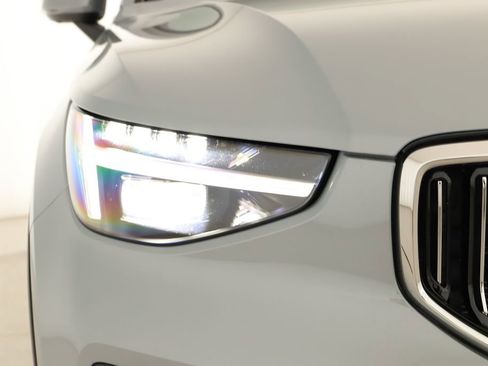 Used 2024 Volvo XC40 B5 Ultimate w/ Protection Package Premier AWD/4WD image 39