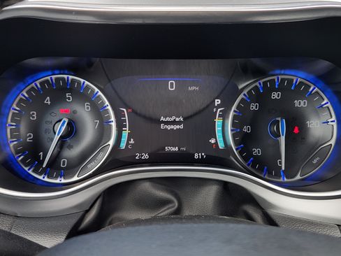 Used 2025 Chrysler Pacifica Limited FWD image 18