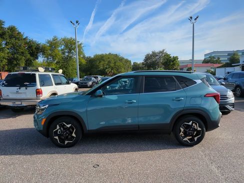 Used 2024 Kia Seltos EX FWD image 2