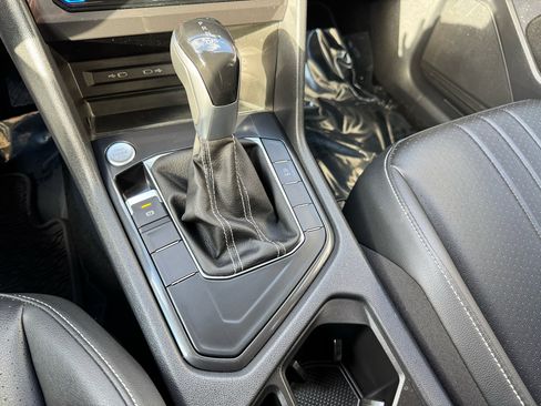 Used 2023 Volkswagen Tiguan SE image 25