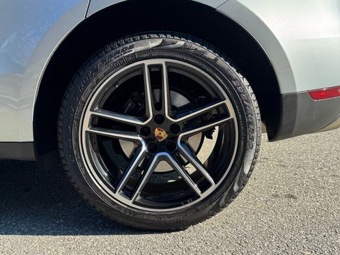 Used 2020 Porsche Macan image 25
