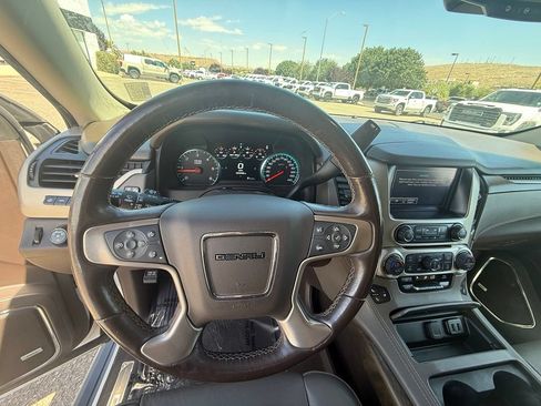 Used 2018 GMC Yukon Denali w/ Denali Ultimate Package AWD/4WD image 11