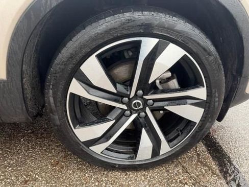 Certified 2023 Volvo XC40 B5 Plus w/ Driver Assist Package image 13