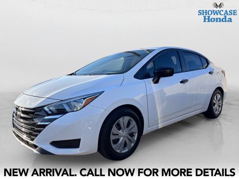 Used 2023 Nissan Versa S w/ Trunk Package FWD image 2