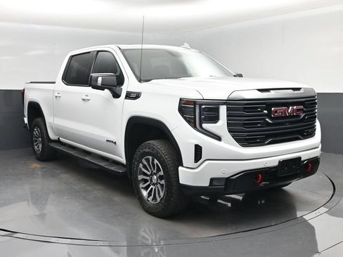 Used 2023 GMC Sierra 1500 AT4 w/ AT4 Preferred Package AWD/4WD image 8
