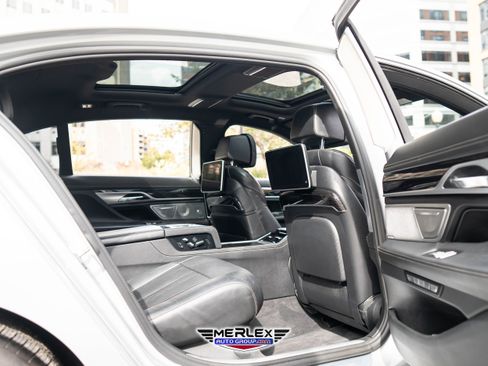 Used 2016 BMW 750i xDrive image 19