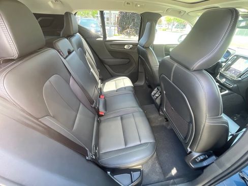Used 2025 Volvo XC40 B5 Core AWD/4WD image 14