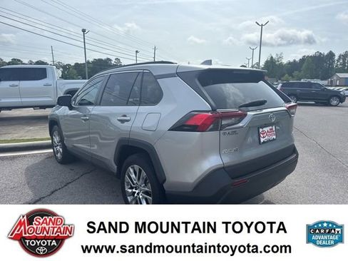 Used 2019 Toyota RAV4 XLE Premium FWD image 5