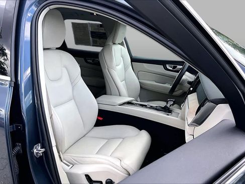 Used 2020 Volvo XC60 T5 Inscription w/ Protection Package Premier FWD image 9