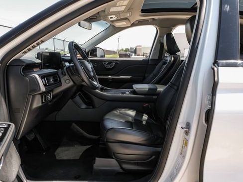 Used 2025 Lincoln Aviator Reserve w/ Jet Appearance Package AWD/4WD image 3