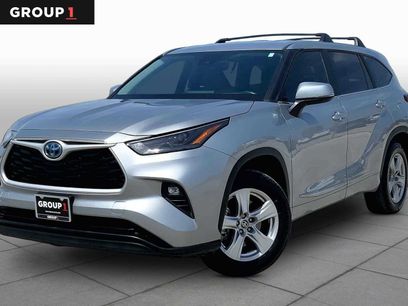 Used 2023 Toyota Highlander LE