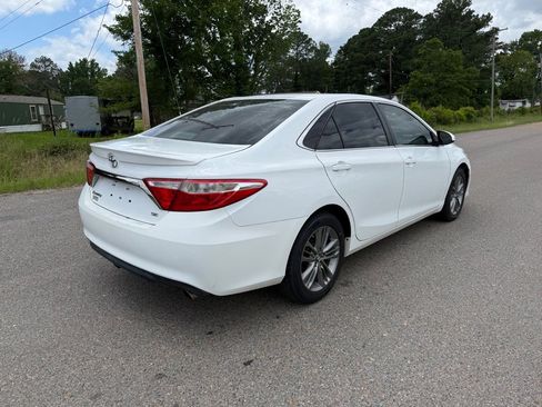 Used 2017 Toyota Camry SE FWD image 3