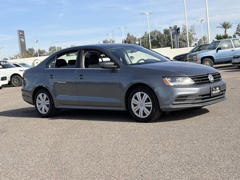 Used 2017 Volkswagen Jetta S image 4