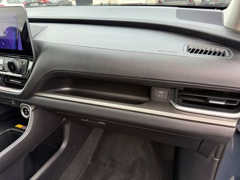 Used 2025 Toyota Grand Highlander AWD image 16