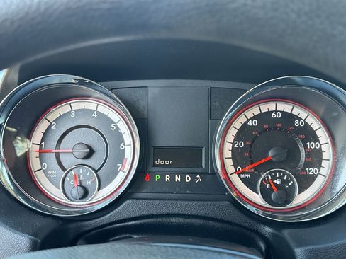 Used 2020 Dodge Grand Caravan SE w/ UConnect Hands-Free Group image 29