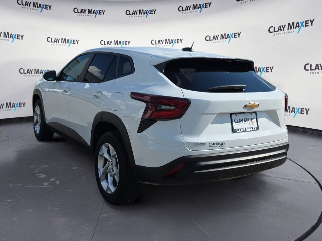New 2026 Chevrolet Trax LS w/ LS Convenience Package FWD image 3